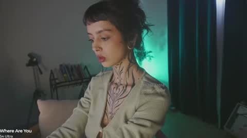 Snapshot of janne_maybe chatting on June 23, 2026, 2:37 pm jmaybe e online show from June 23, 2026, 2:37 pm