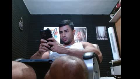 Snapshot of jarod131675 chatting on December 17, 2025, 10:27 pm jarod online show from December 17, 2025, 10:27 pm