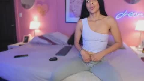Snapshot of jasmiinn_ chatting on June 24, 2026, 8:19 pm Jasmin online show from June 24, 2026, 8:19 pm