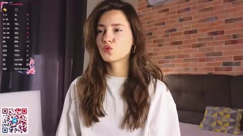 Chloe online show from September 21, 2025, 6:04 am