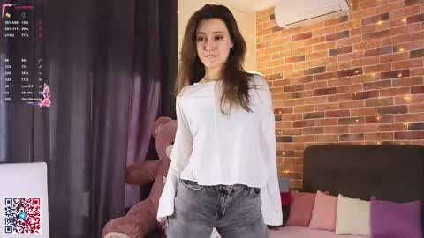 Chloe online show from October 23, 2025, 6:13 am