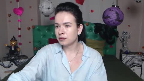 JasmineKouch online show from November 16, 2025, 7:03 am