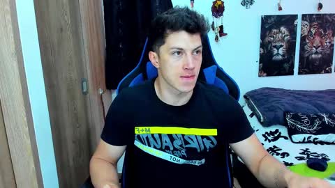 Snapshot of javiersexymann chatting on February 19, 2025, 6:21 pm Javier online show from February 19, 2025, 6:21 pm