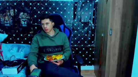 Snapshot of javiersexymann chatting on December 17, 2025, 12:38 am Javier online show from December 17, 2025, 12:38 am