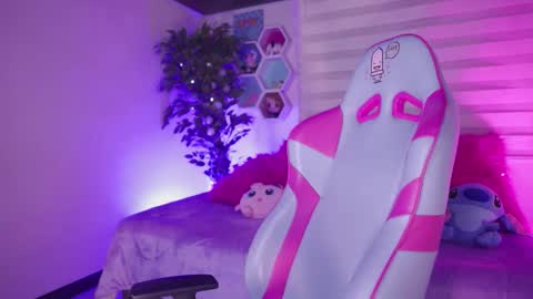 Snapshot of jayden_cournikovaa chatting on November 18, 2025, 8:57 pm Jayen online show from November 18, 2025, 8:57 pm