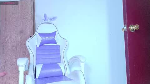 jazmin  online show from October 6, 2025, 6:49 pm