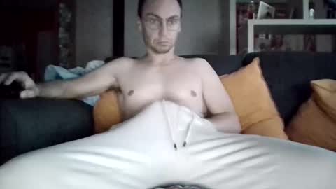 jbcascadess online show from November 30, 2025, 4:33 pm