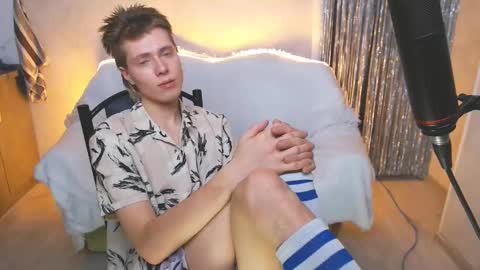 Angel online show from March 7, 2025, 6:11 pm