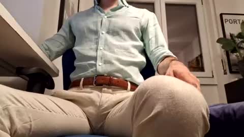 Snapshot of jean_kowalski chatting on July 7, 2026, 8:35 pm Jean Kowalski online show from July 7, 2026, 8:35 pm