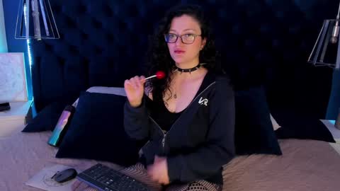 Snapshot of jeannesabatier chatting on December 29, 2024, 10:36 pm Jean online show from December 29, 2024, 10:36 pm