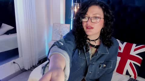 Snapshot of jeannesabatier chatting on January 10, 2025, 8:04 pm Jean online show from January 10, 2025, 8:04 pm