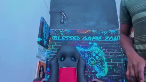 jeanpieroo26 online show from February 16, 2026, 7:32 pm