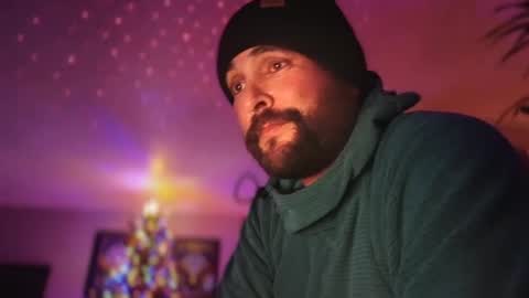 Snapshot of jellyfishfun chatting on December 11, 2024, 12:44 am Guy Jones online show from December 11, 2024, 12:44 am