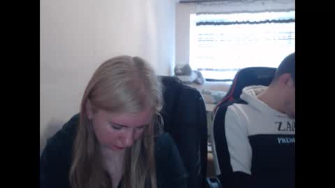 Snapshot of jenisandpeter chatting on May 5, 2026, 7:27 am JenisAndPeter online show from May 5, 2026, 7:27 am