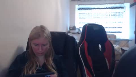 Snapshot of jenisandpeter chatting on May 16, 2026, 5:48 am JenisAndPeter online show from May 16, 2026, 5:48 am