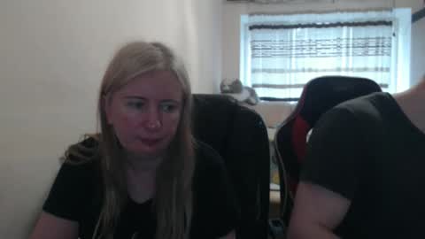 Snapshot of jenisandpeter chatting on May 18, 2026, 4:18 am JenisAndPeter online show from May 18, 2026, 4:18 am