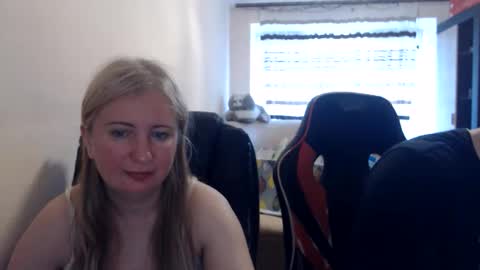 Snapshot of jenisandpeter chatting on May 24, 2026, 6:18 am JenisAndPeter online show from May 24, 2026, 6:18 am