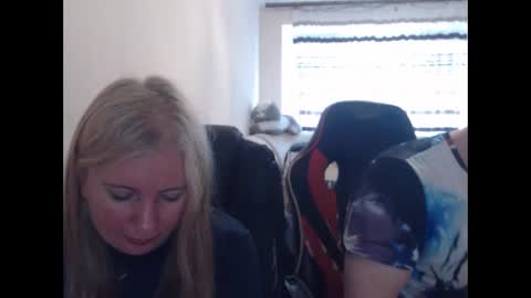 Snapshot of jenisandpeter chatting on June 6, 2026, 7:02 am JenisAndPeter online show from June 6, 2026, 7:02 am