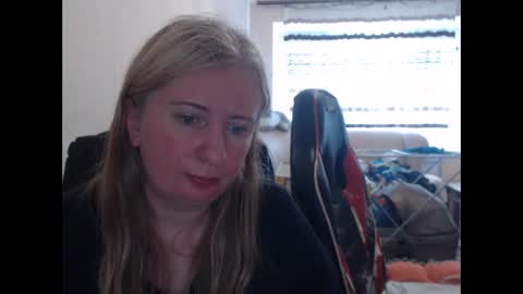 Snapshot of jenisandpeter chatting on June 8, 2026, 4:51 pm JenisAndPeter online show from June 8, 2026, 4:51 pm