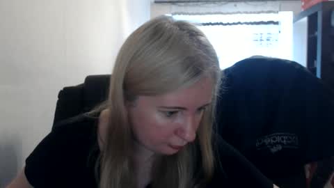 Snapshot of jenisandpeter chatting on June 9, 2026, 4:57 am JenisAndPeter online show from June 9, 2026, 4:57 am