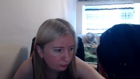 Snapshot of jenisandpeter chatting on June 18, 2026, 6:02 am JenisAndPeter online show from June 18, 2026, 6:02 am