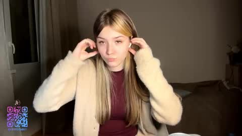 Hey EveryoneIm Kimi  Glad to see you in my room We almost hit 10 Thumb up in one day   online show from February 12, 2026, 4:02 pm