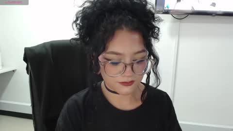 jenn online show from November 24, 2025, 9:36 pm