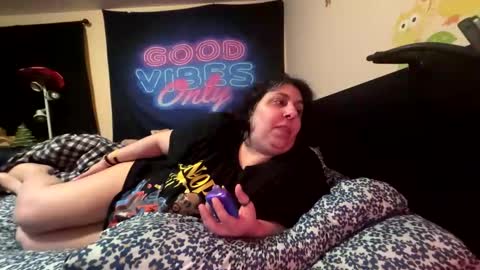 Snapshot of jennabrady chatting on October 8, 2025, 10:07 pm Dragon Queen. Be my Dragon -- and online show from October 8, 2025, 10:07 pm