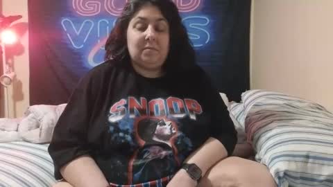 Snapshot of jennabrady chatting on June 1, 2026, 5:25 pm Dragon Queen. Be my Dragon -- and online show from June 1, 2026, 5:25 pm