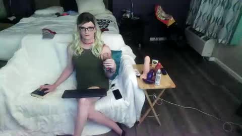 Jenna Cross online show from November 8, 2025, 2:34 am