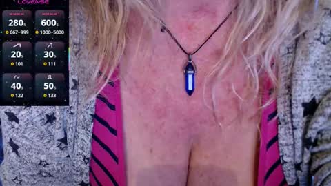 Snapshot of jennadeluxe chatting on February 19, 2026, 8:10 am Jenna online show from February 19, 2026, 8:10 am