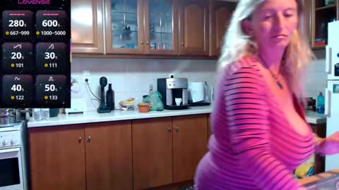 Snapshot of jennadeluxe chatting on February 25, 2026, 8:46 am Jenna online show from February 25, 2026, 8:46 am