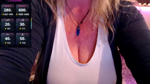 Snapshot of jennadeluxe chatting on March 2, 2026, 6:36 am Jenna online show from March 2, 2026, 6:36 am