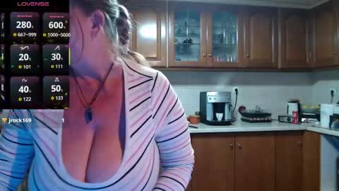 Snapshot of jennadeluxe chatting on April 23, 2026, 4:53 pm Jenna online show from April 23, 2026, 4:53 pm