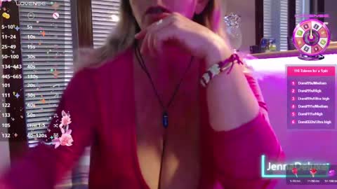 Snapshot of jennadeluxe chatting on May 4, 2026, 5:47 am Jenna online show from May 4, 2026, 5:47 am