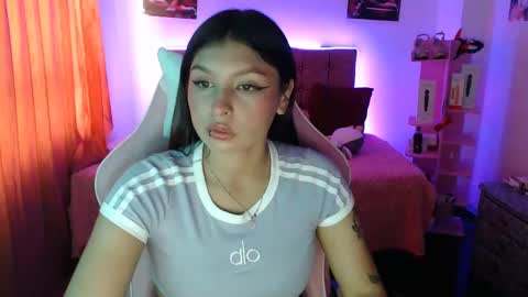 jennal_010 online show from February 10, 2025, 9:04 pm