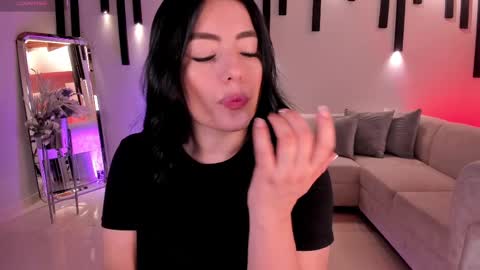 Jenna Olson  online show from September 17, 2025, 2:52 pm