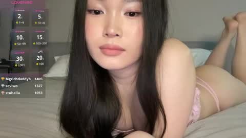 Snapshot of jennie_yung chatting on April 22, 2026, 12:35 am jennie_yung online show from April 22, 2026, 12:35 am