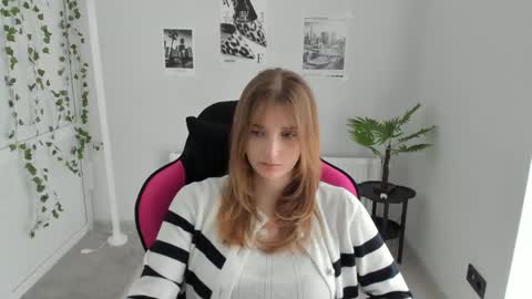 Karla online show from April 19, 2026, 12:37 pm
