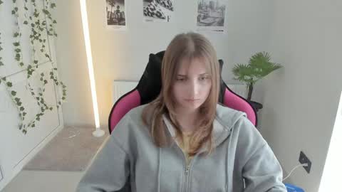 Karla online show from April 25, 2026, 2:03 pm