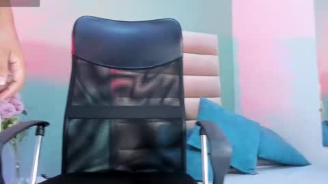 jennifer_garciia online show from April 7, 2026, 7:25 pm