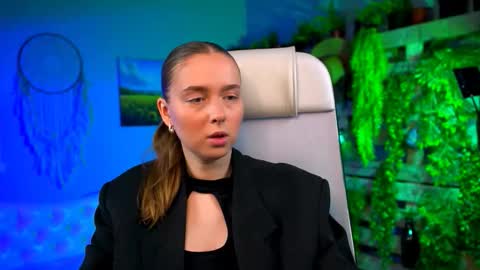 Jennifer online show from February 24, 2026, 7:23 pm