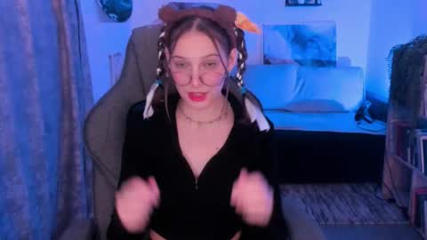 jenniferkiim online show from November 25, 2025, 11:21 am