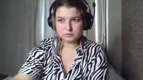Snapshot of jenny_smitx chatting on October 19, 2025, 7:42 am jenny_smitx online show from October 19, 2025, 7:42 am