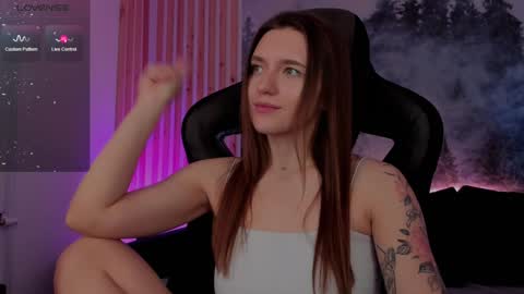 Snapshot of jennydens chatting on December 4, 2024, 8:12 am Jenny NO Nude online show from December 4, 2024, 8:12 am