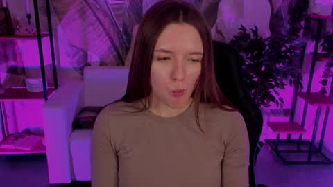 Snapshot of jennydens chatting on December 12, 2024, 8:25 am Jenny NO Nude online show from December 12, 2024, 8:25 am