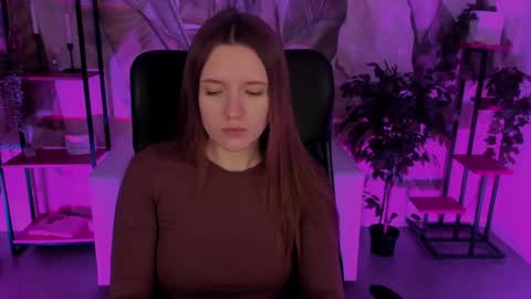 Snapshot of jennydens chatting on December 18, 2024, 5:37 am Jenny NO Nude online show from December 18, 2024, 5:37 am