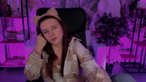 Snapshot of jennydens chatting on January 3, 2025, 11:25 am Jenny NO Nude online show from January 3, 2025, 11:25 am