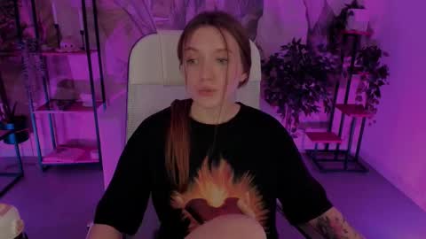 Snapshot of jennydens chatting on March 10, 2025, 5:11 am Jenny NO Nude online show from March 10, 2025, 5:11 am