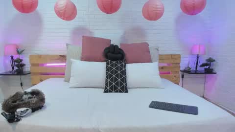 Angela online show from September 18, 2025, 11:34 am